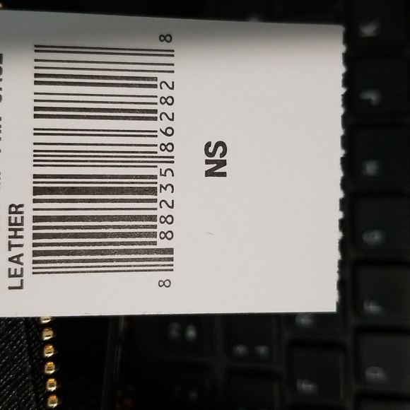 Michael Kors Large Leather Phone Case - Picture 5 of 5